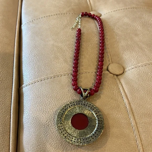 Vintage large medallion with red beaded necklace costume jewelry - Picture 2 of 6